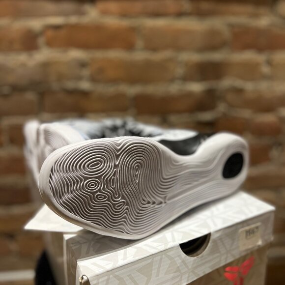 Nike Kobe 9 Elite “BHM” – Black/White – Size 8.5 (US) / 41 (EU) - Picture 9 of 9